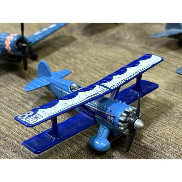Mixed Lot of 42 Diecast Airplanes Military / Civilian, Matchbox, Maisto & More - Picture 10 of 16